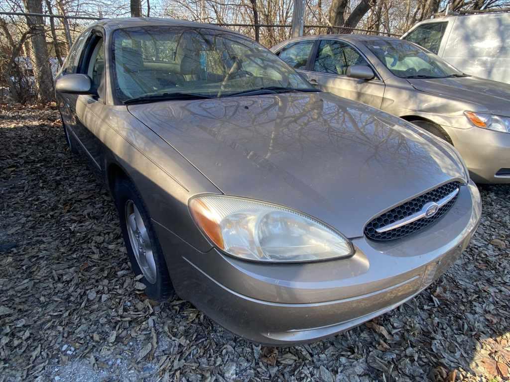 2002  FORD  TAURUS   Tow# 104781