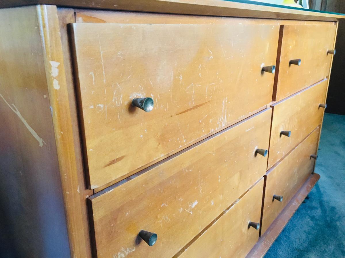 Vintage Bedroom Suite. Dresser, Mirror, Chest & 2 Night Stands