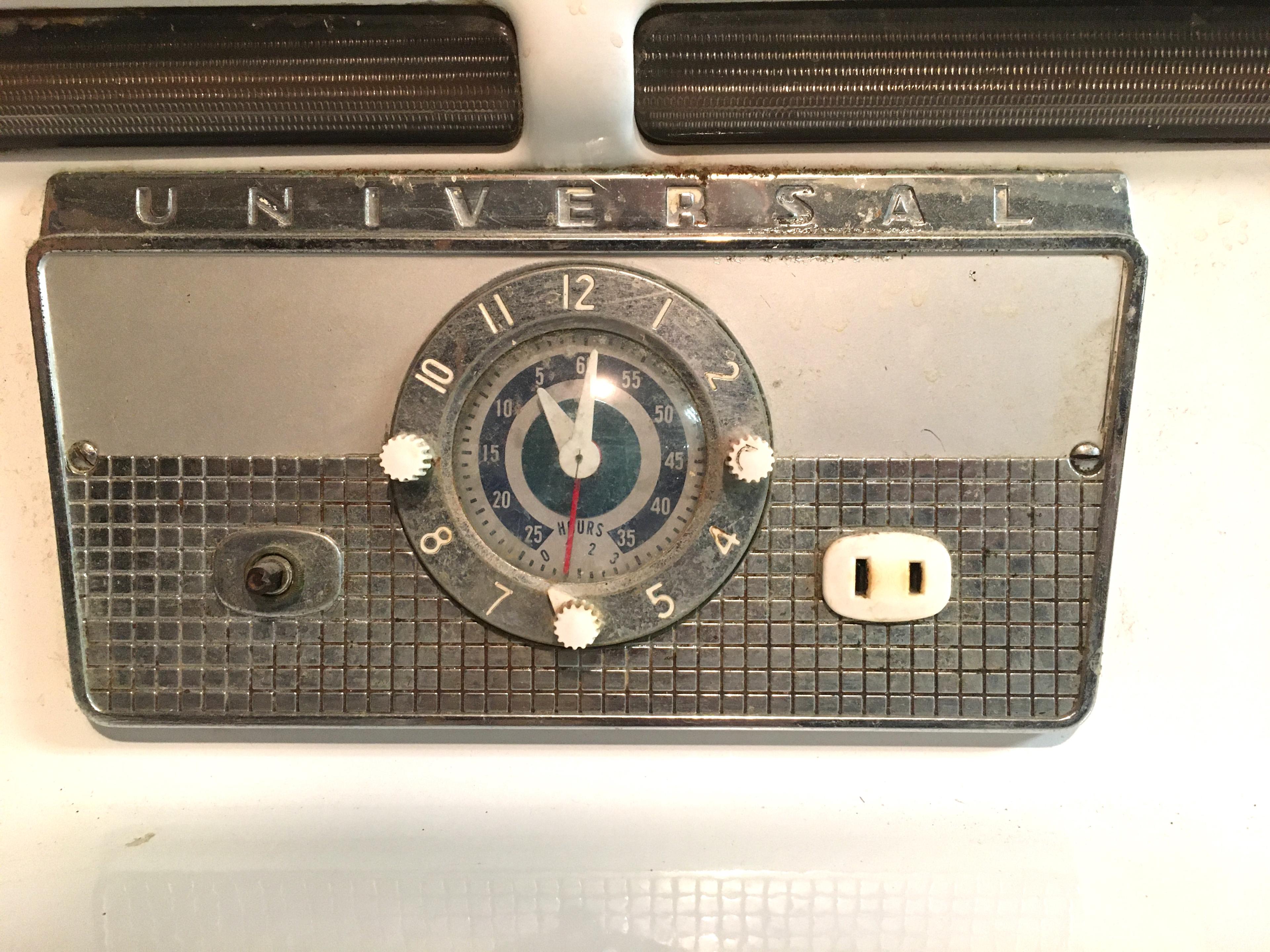 Vintage UNIVERSAL Gas Stove