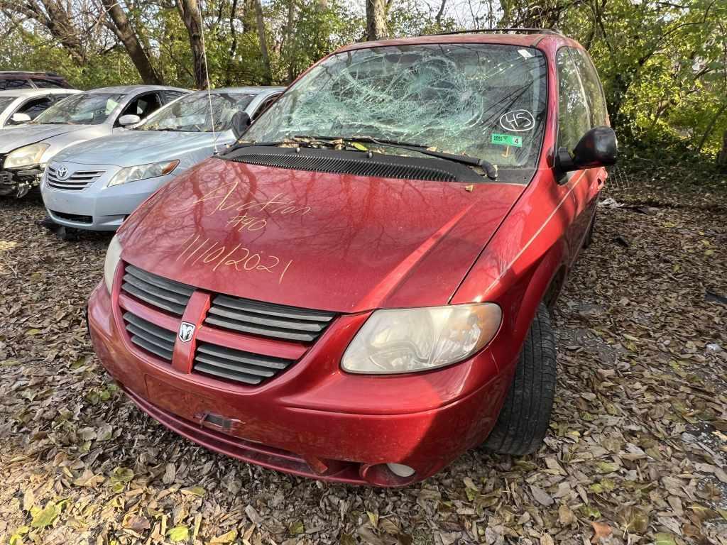 2005 Dodge Caravan Tow# 111779