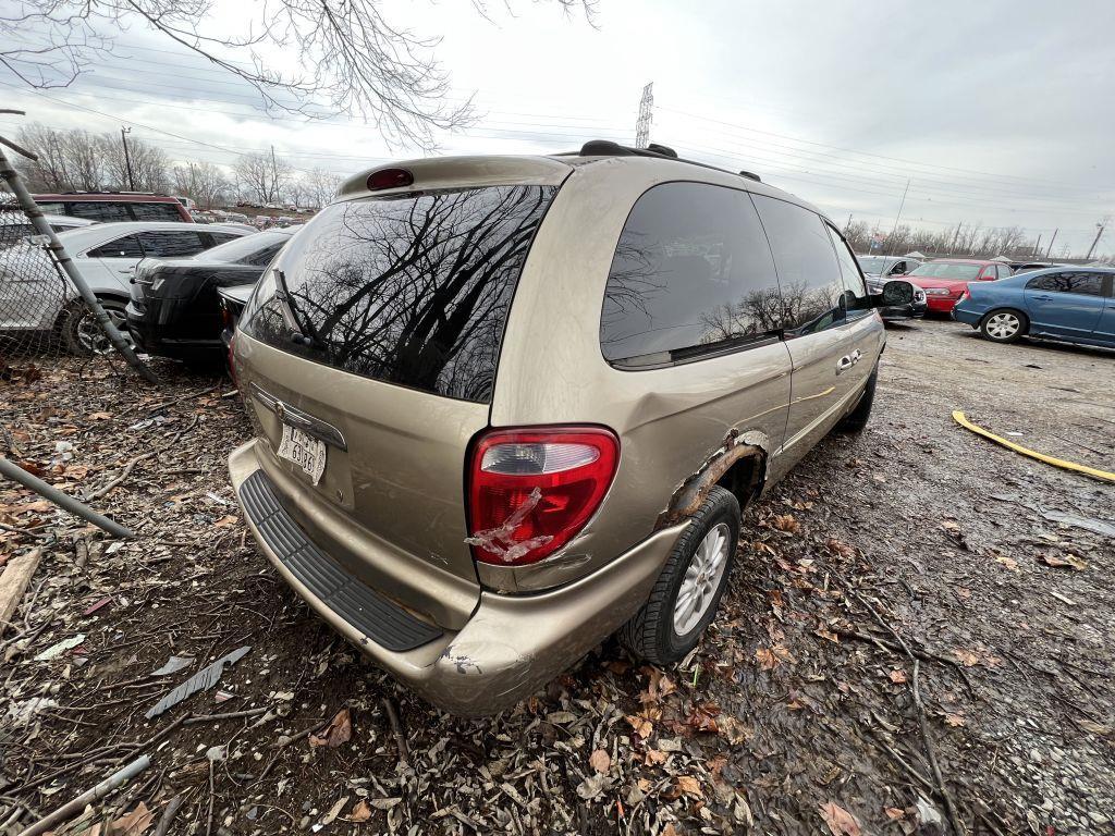 2002 Chrysler Town/ Country Tow# 112566