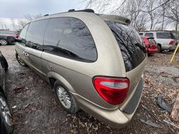 2002 Chrysler Town/ Country Tow# 112566