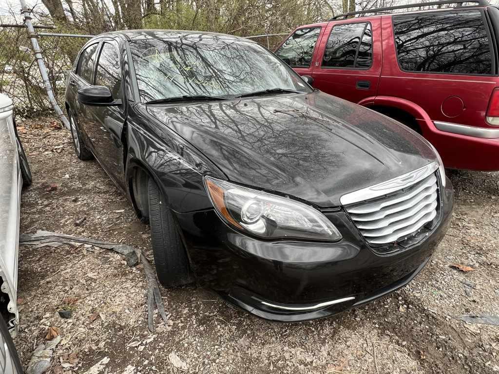 2014 Chrysler 200 Tow# 113848