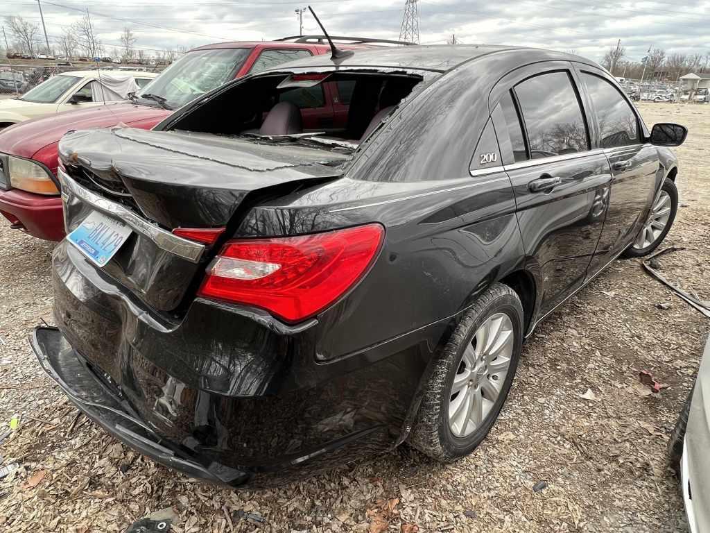 2014 Chrysler 200 Tow# 113848