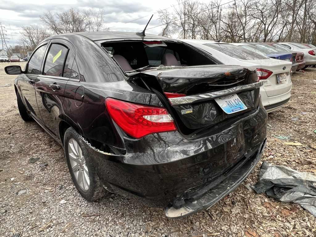 2014 Chrysler 200 Tow# 113848