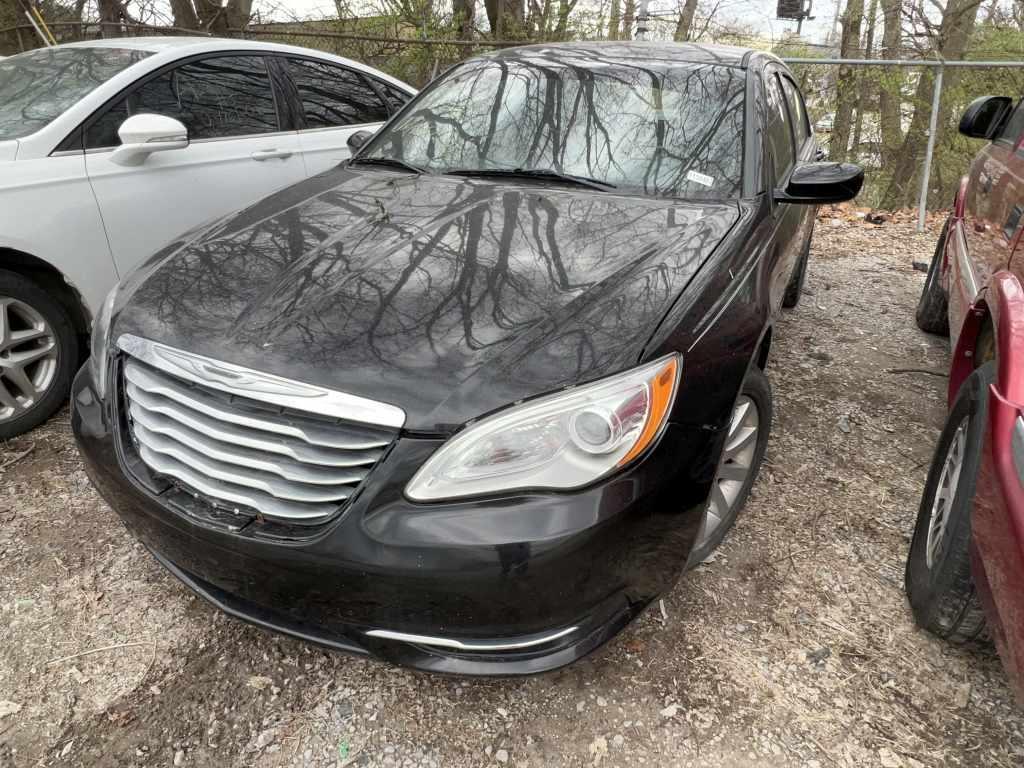 2014 Chrysler 200 Tow# 113848