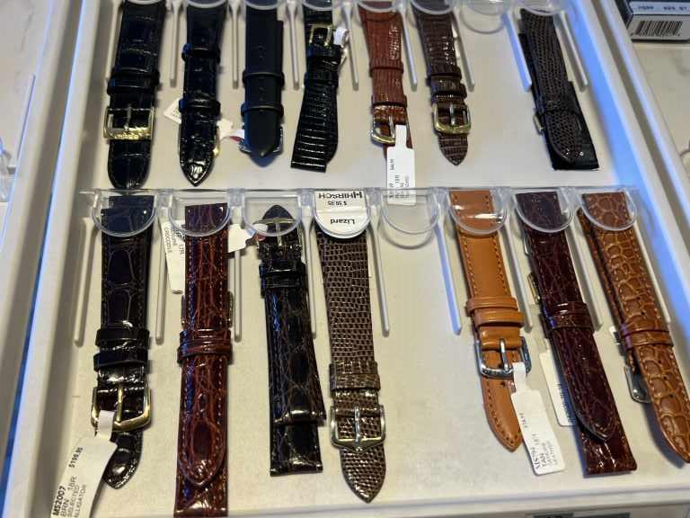 Hirsch Revolving Watch Band Display Case