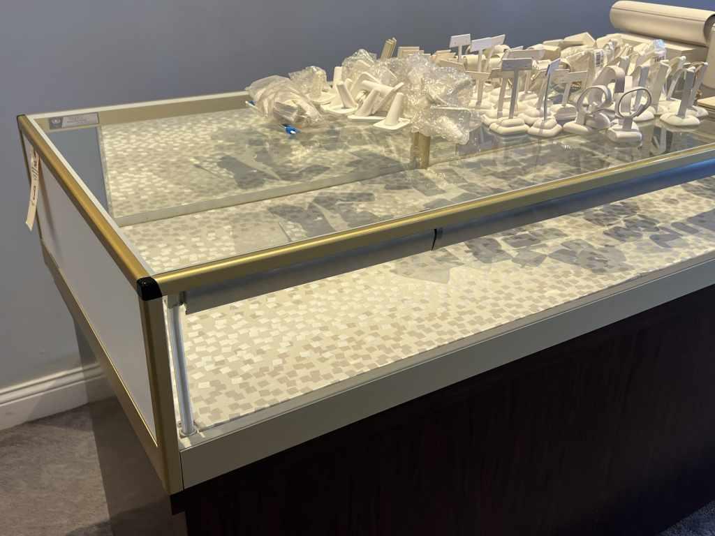 Countertop Lighted Display Case