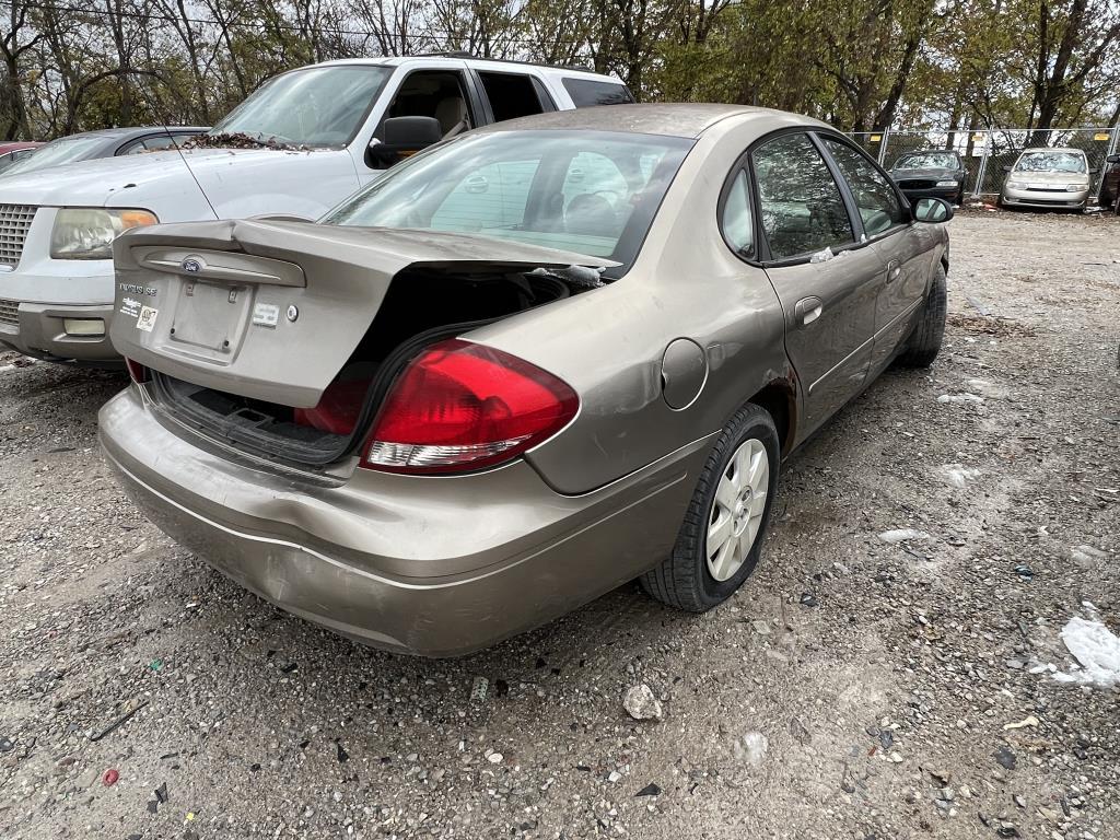 2005 Ford Taurus Tow# 1242