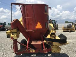 New Holland 352 Feed Grinder