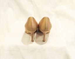 Manolo Blahnik Hangisi Flesh Satin Jewel Buckle Pumps with box (size 35)