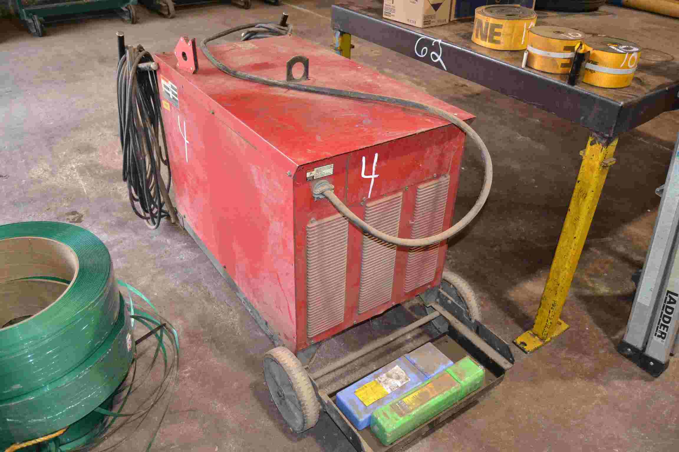 LINCOLN IDEALARC DC600 WELDER W/LEADS