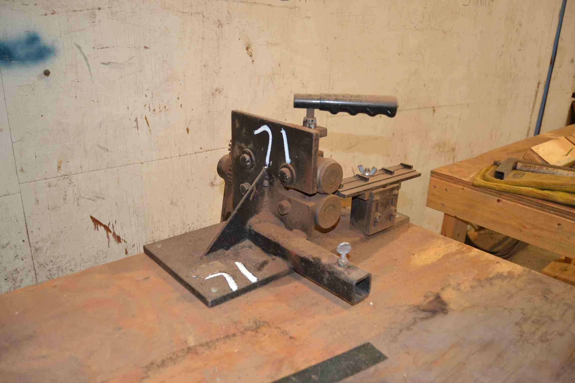 CAT CLAW BAND SAW SHARPENER W/STANDS; W/TENSIONER