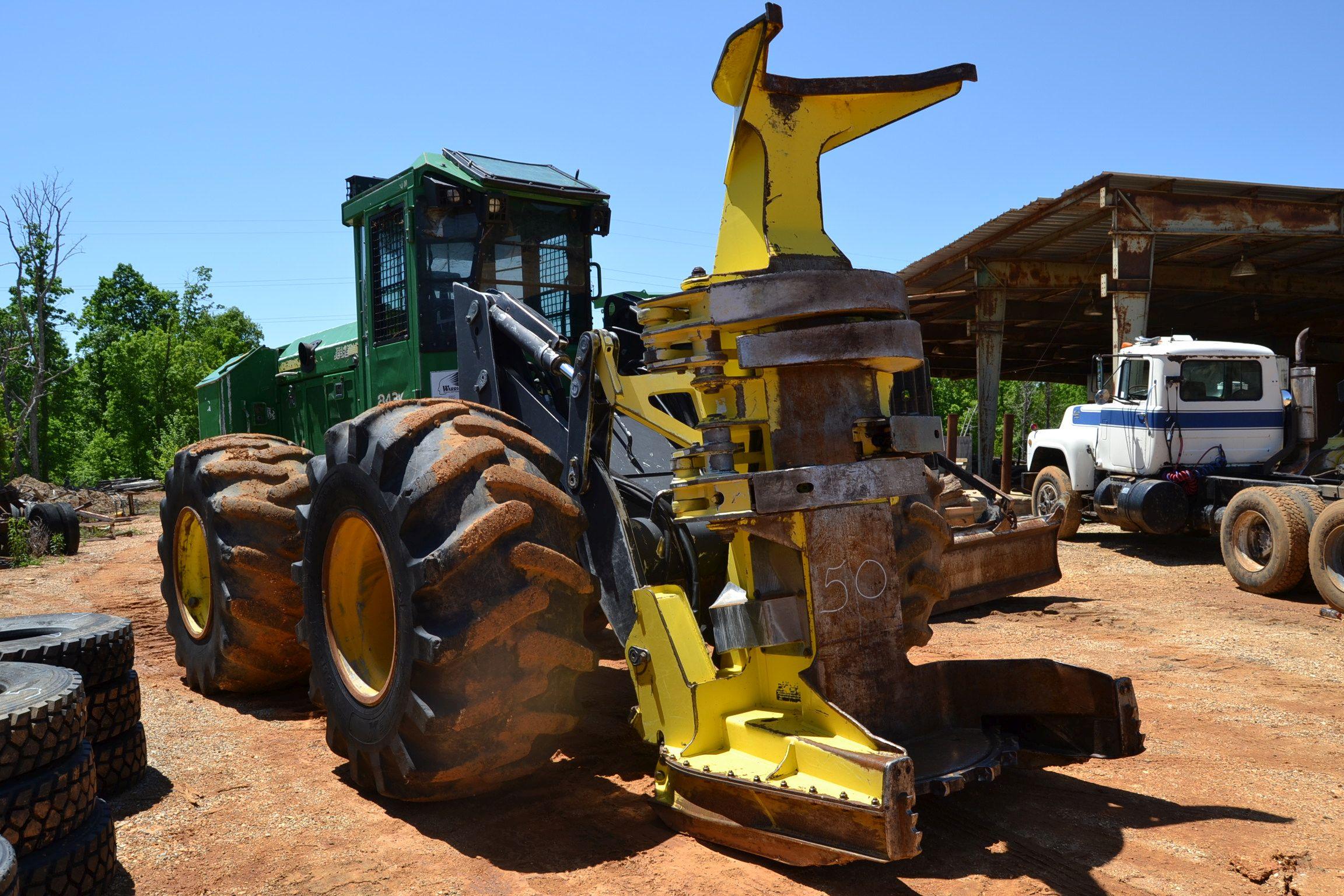 JOHN DEERE 843H FELLER BUNCHER W/ FD 22B SAW HEAD W/ ENCLOSED CAB W/ HEAT & AIR W/ 30.5X32 RUB SN#1D