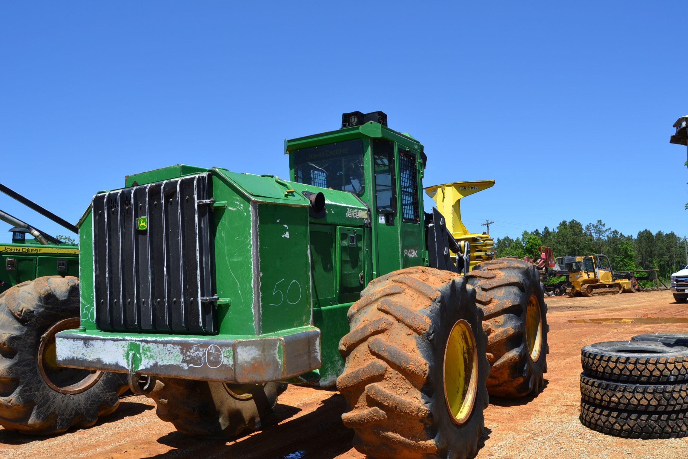 JOHN DEERE 843H FELLER BUNCHER W/ FD 22B SAW HEAD W/ ENCLOSED CAB W/ HEAT & AIR W/ 30.5X32 RUB SN#1D