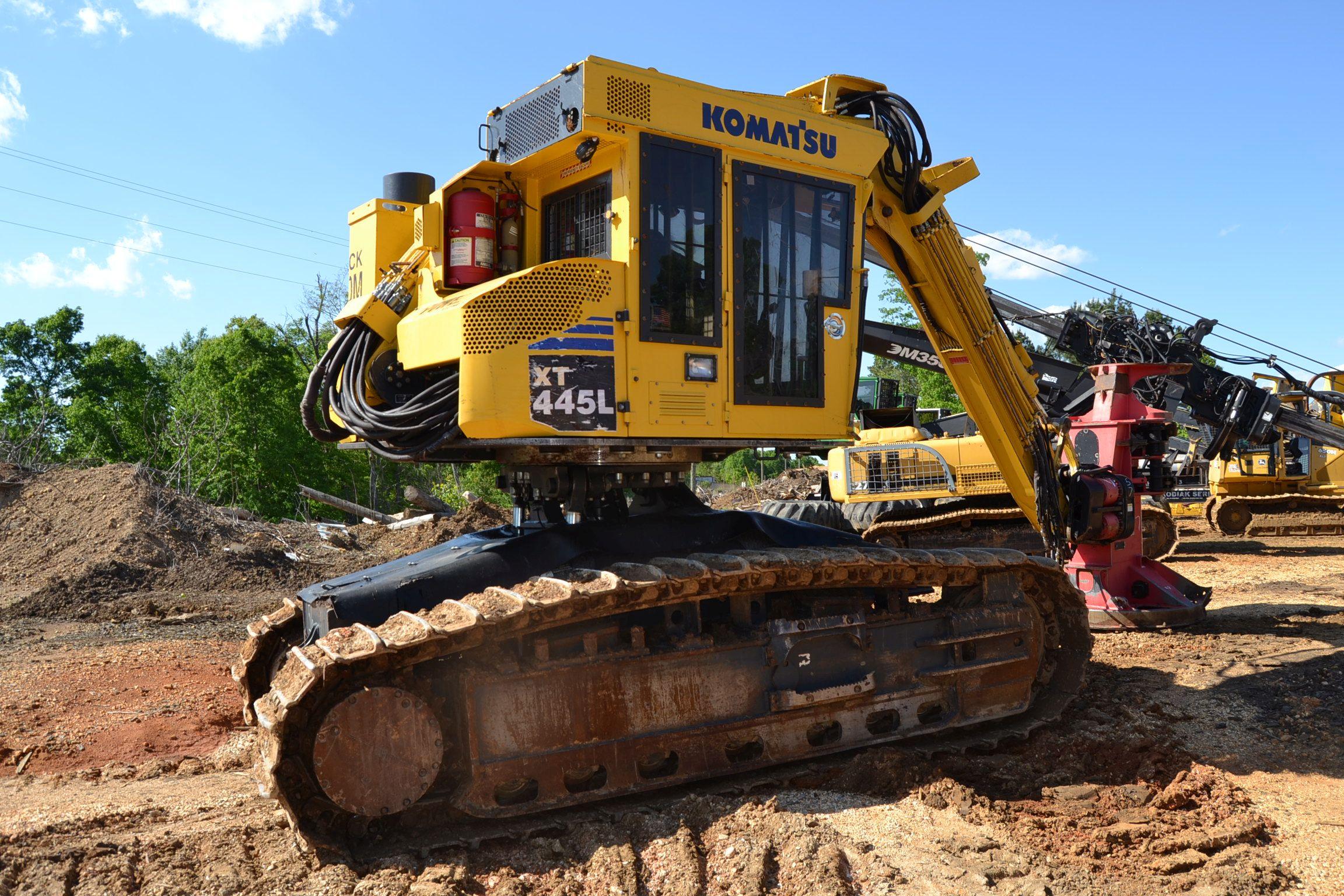 2012 KOMATSU XT 445L TRACK FELLER BUNCHER W/ HEAT & AIR CAB W/ SELF LEVELING W/ CUMMMINS DIESEL ENGI