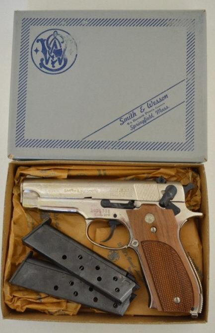 Smith & Wesson Model 39-2 9mm Semi-Auto Pistol MIB