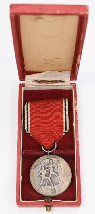 WWII German Anschluss Commemorative  Medal In Box