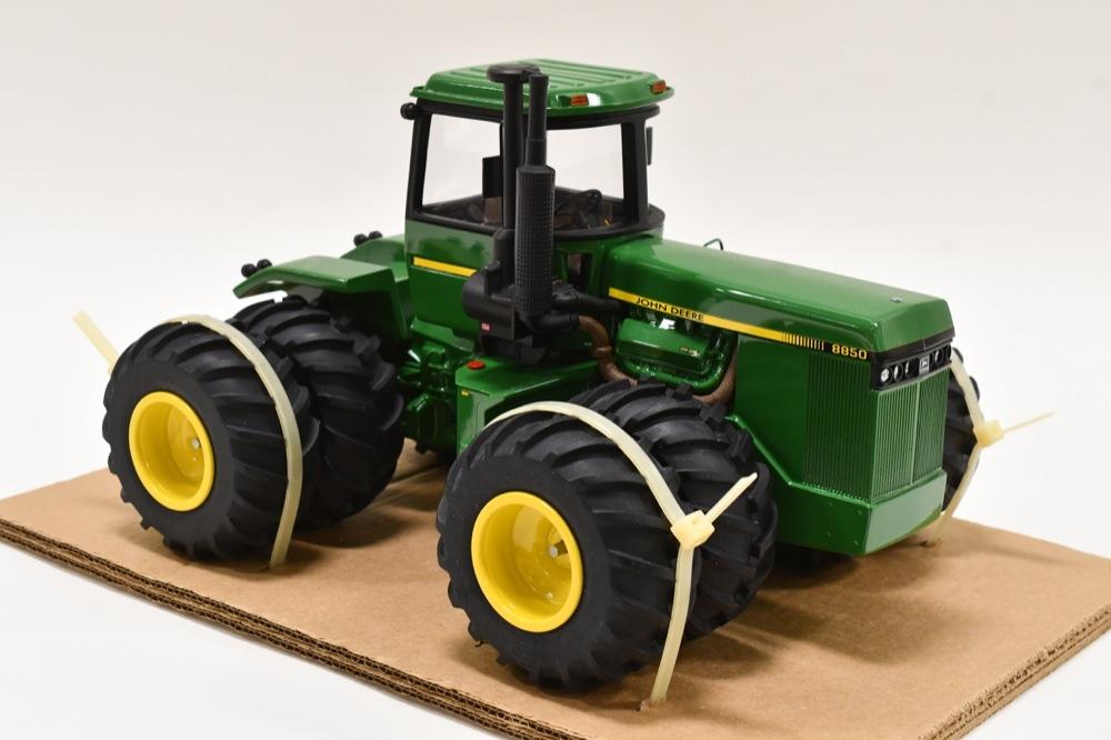 1/16 Precision Engineering John Deere 8850 Tractor