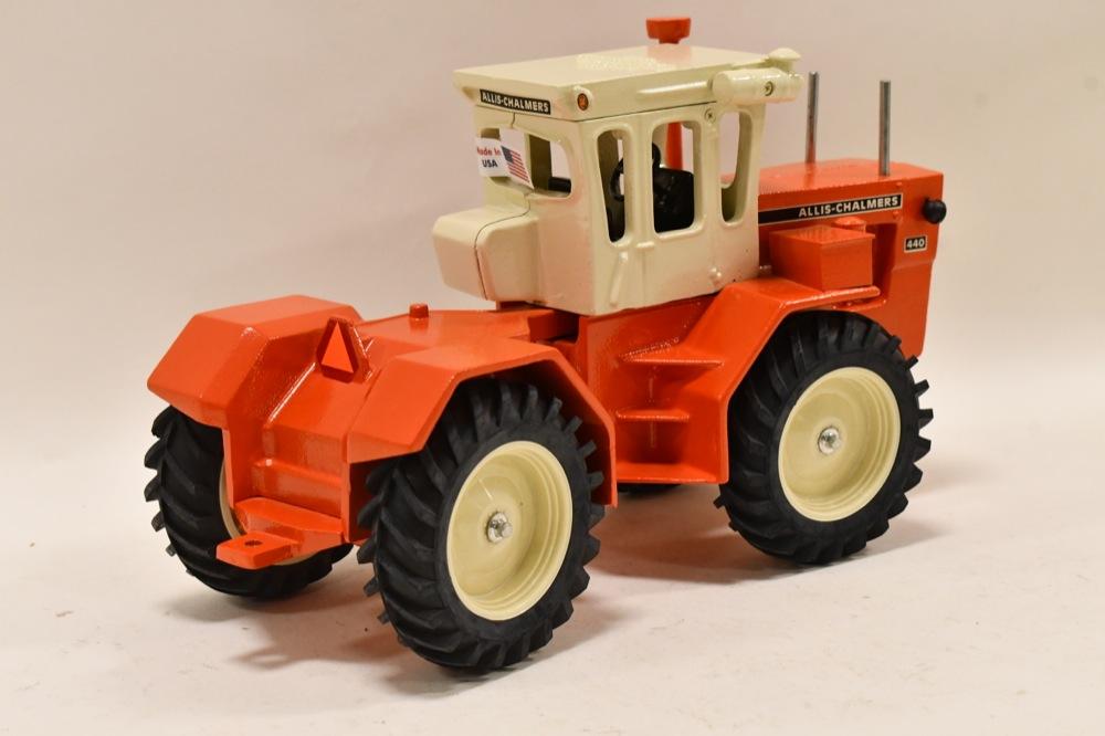 1/16 Scale Models Allis-Chalmers 440 Tractor