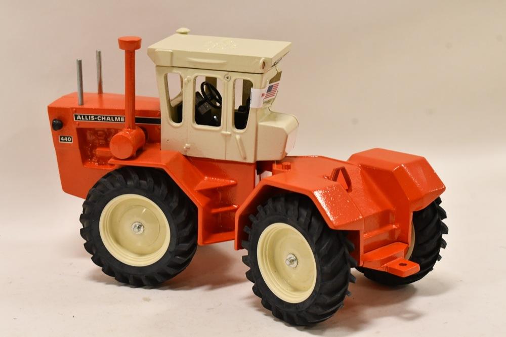 1/16 Scale Models Allis-Chalmers 440 Tractor