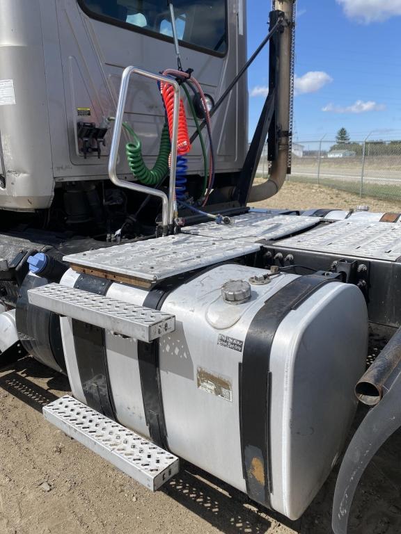 2016 Mack CXU613 Day Cab Semi