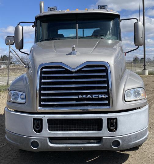 2016 Mack CXU613 Day Cab Semi