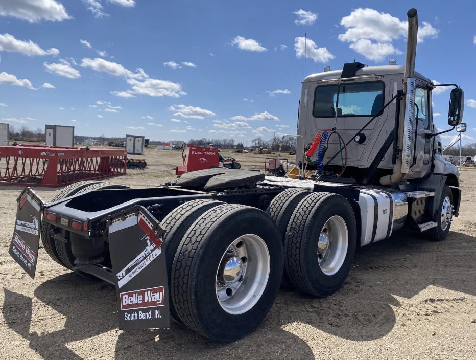 2016 Mack CXU613 Day Cab Semi