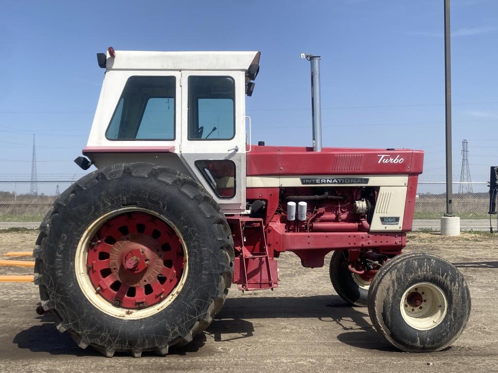 1972 International1066 Farmall Tractor