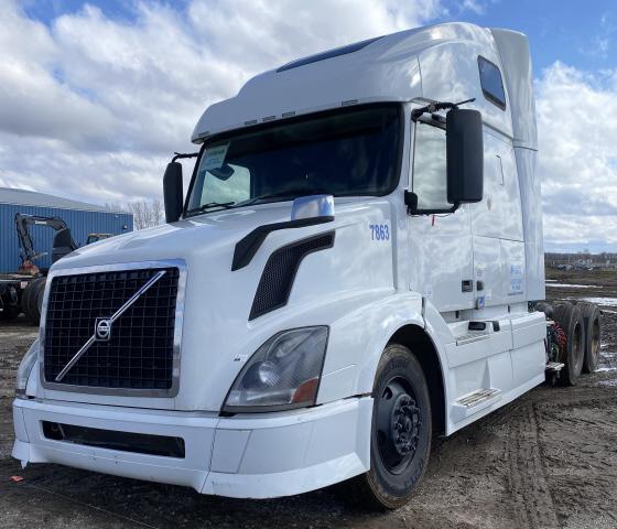 2013 Volvo VNL Sleeper Semi