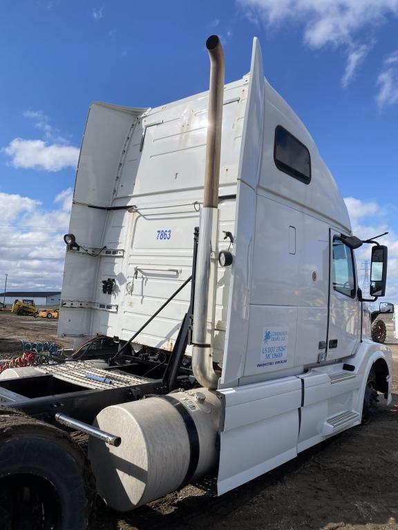 2013 Volvo VNL Sleeper Semi