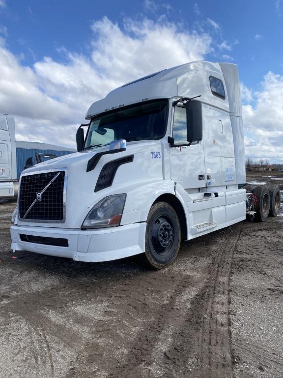 2013 Volvo VNL Sleeper Semi