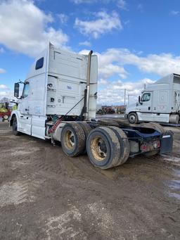 2013 Volvo VNL Sleeper Semi