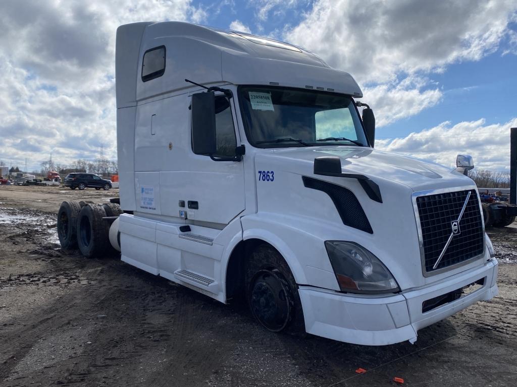 2013 Volvo VNL Sleeper Semi