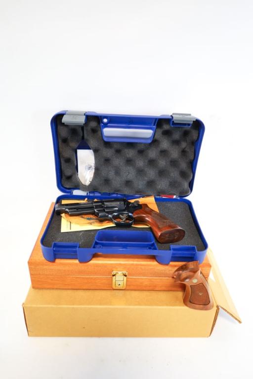 Smith & Wesson Model 29-10 .44 Mag Revolver w Case