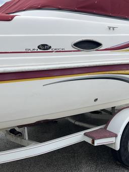 2005 Godfrey Hurricane SD 217 Open Bow Boat