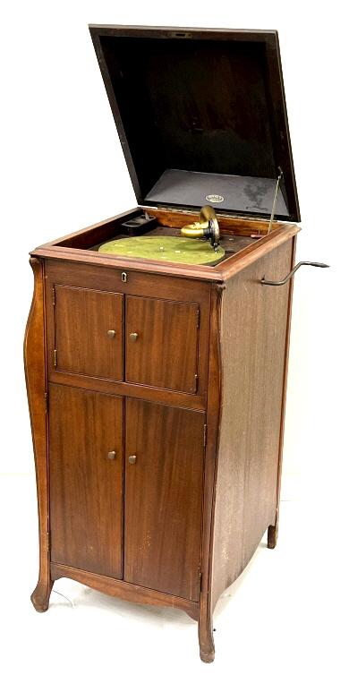 Wilson Music Co Victrola in Working Order