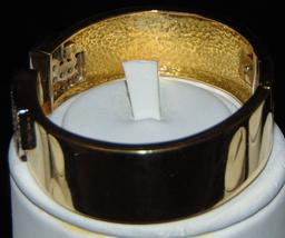 18 K Yellow Gold Hinged Bangle.