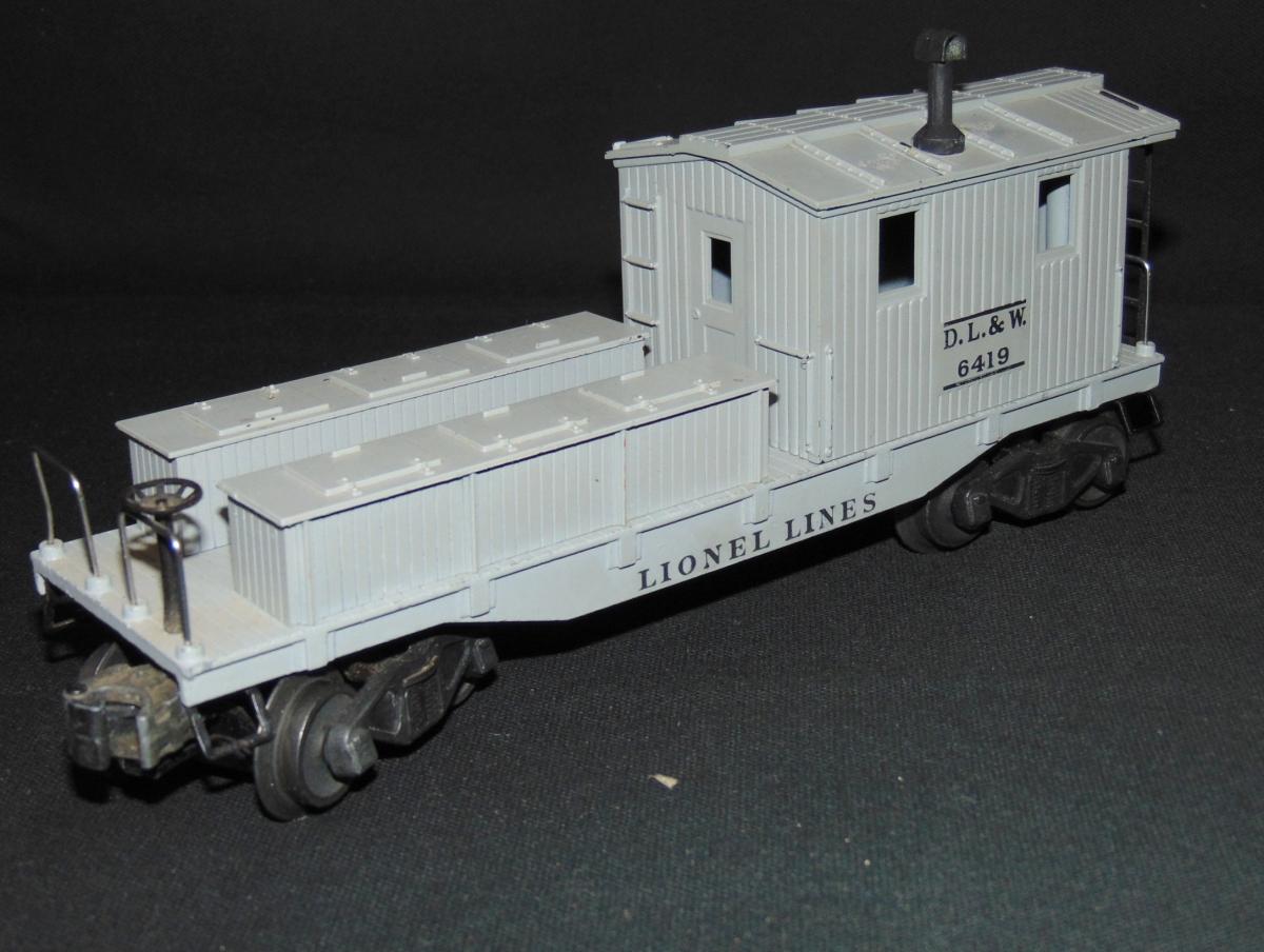 5 Lionel Freight Cars