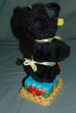 Battery Operated Shoe Shine Bear Boxed.