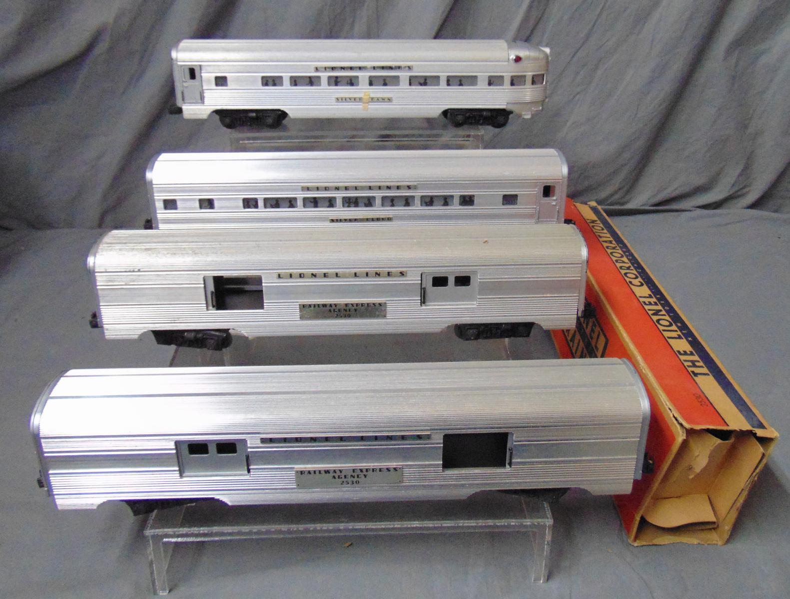 4 Lionel Passenger Cars