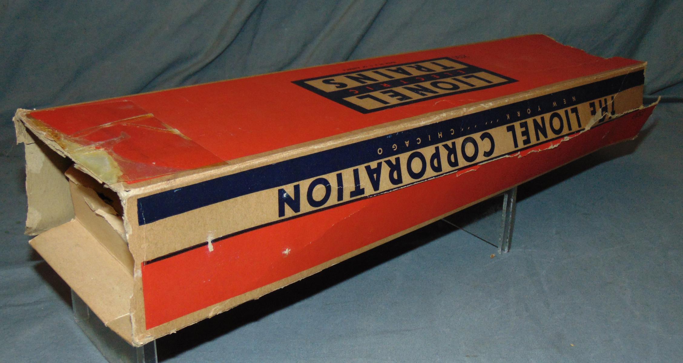 4 Lionel Passenger Cars