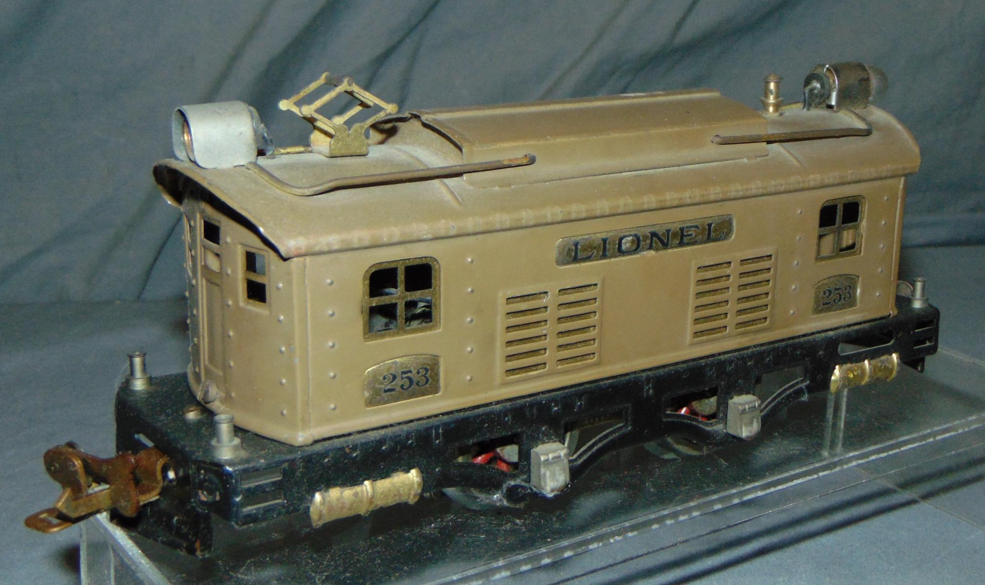 Early Lionel 253 Passenger Set(96)