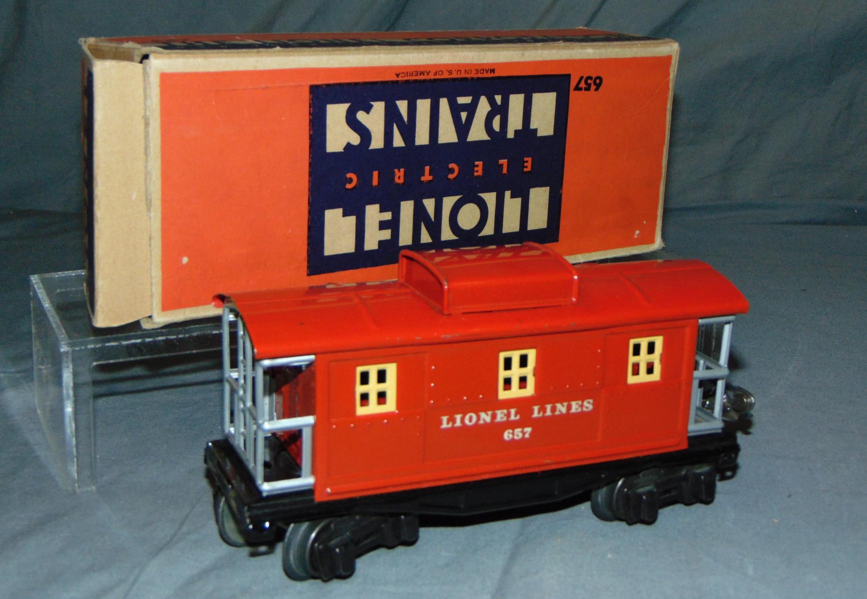 4 Lionel Prewar Freight Cars