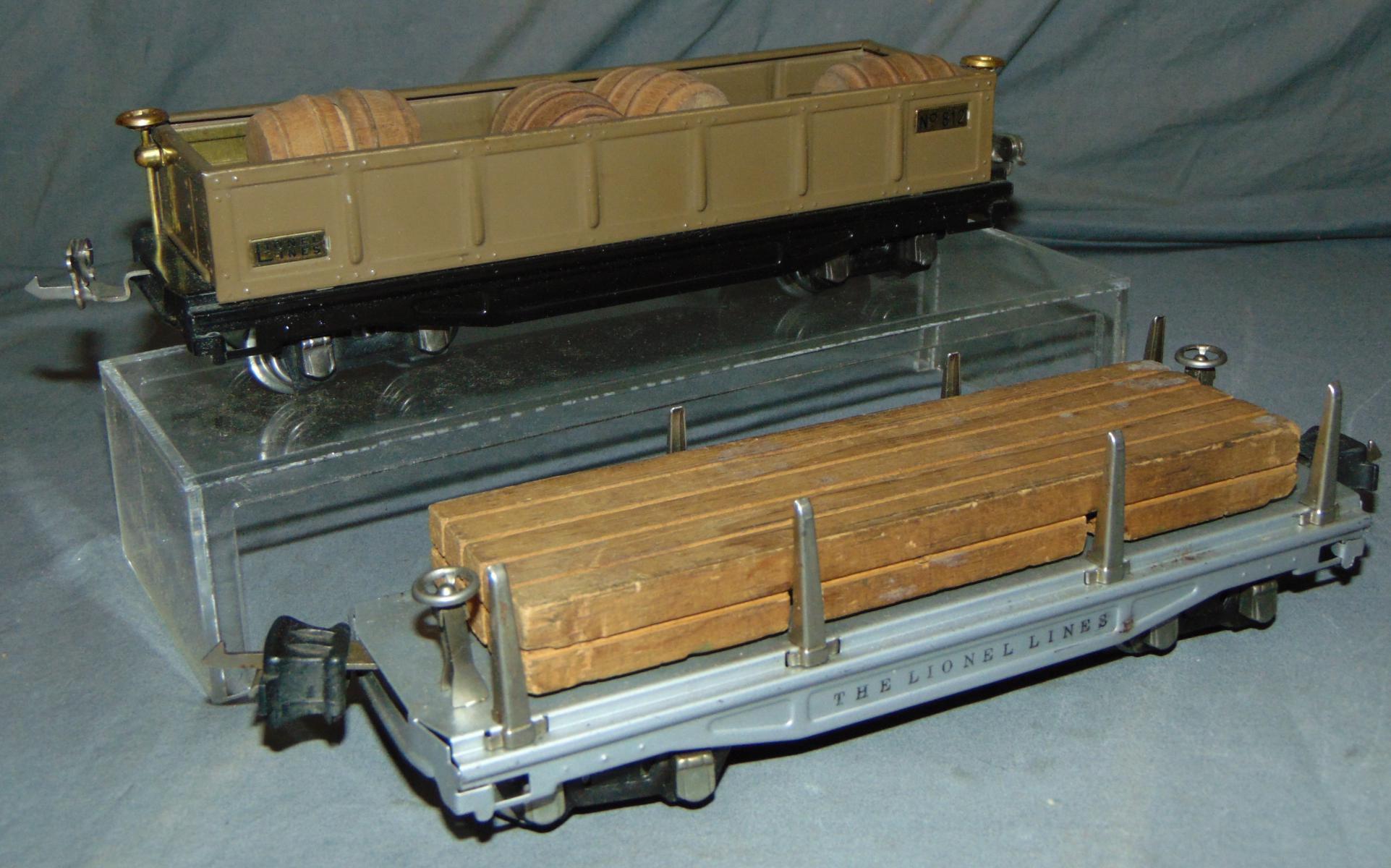 4 Nice Lionel Freight Cars, Some Boxes