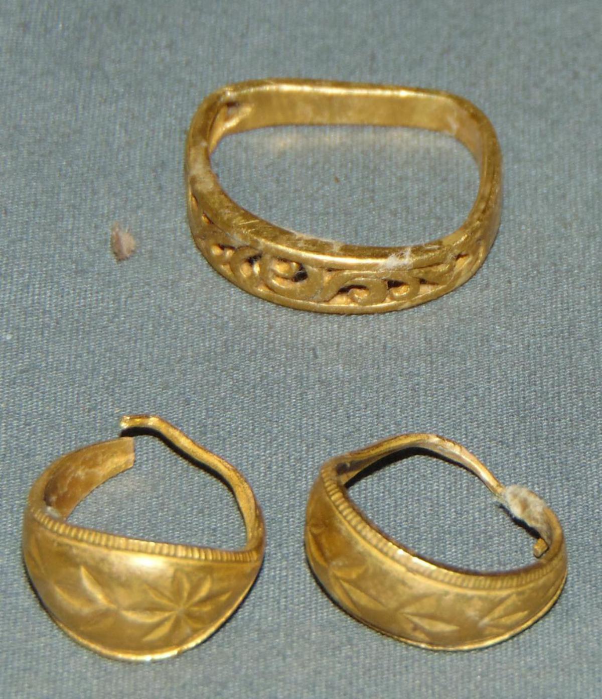 Gold Jewelry Lot.