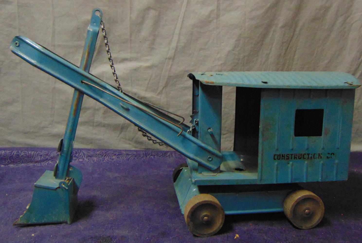 Structo Clam Shell Steam Shovel.