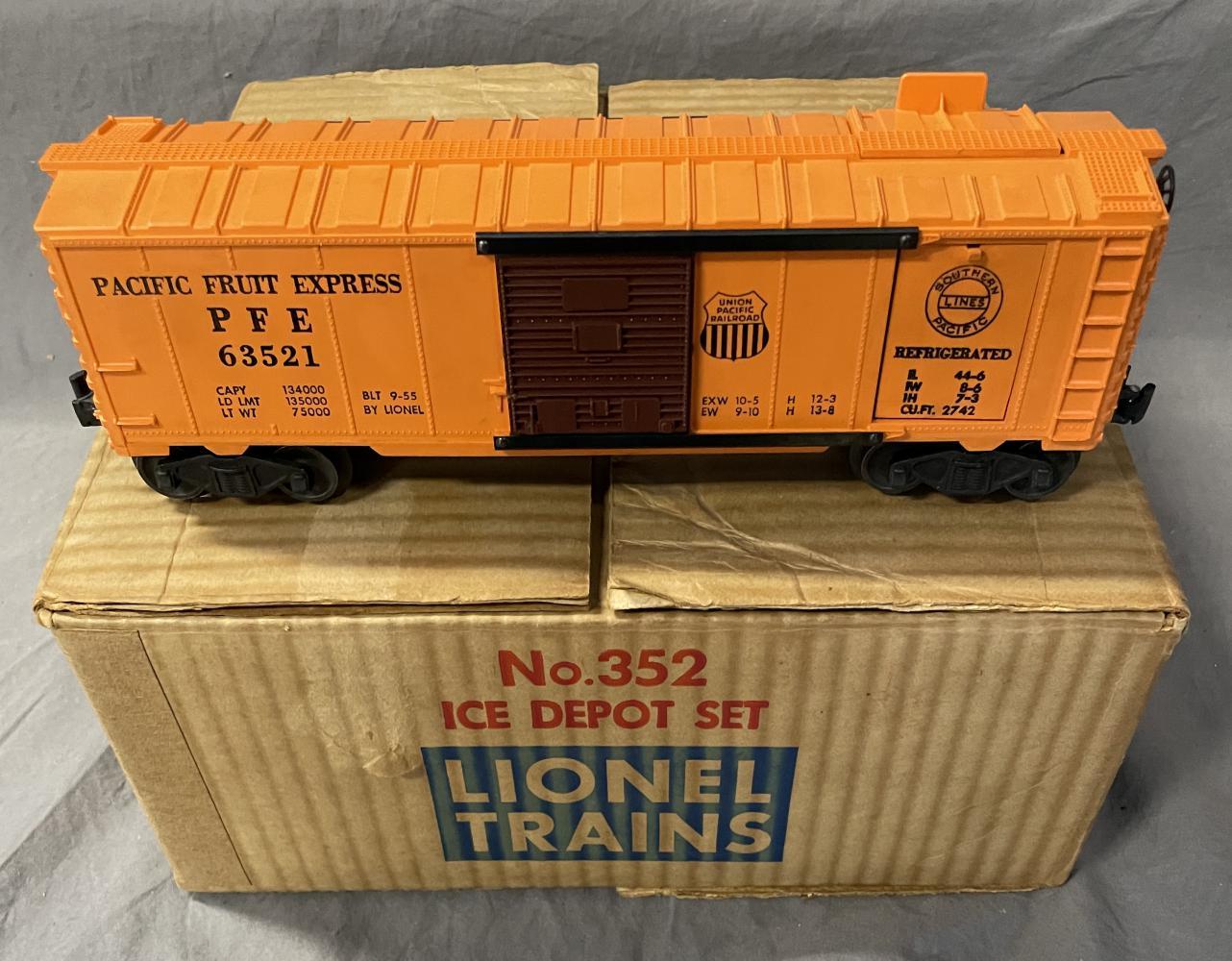 NMINT Boxed Lionel 352 Ice Depot Set