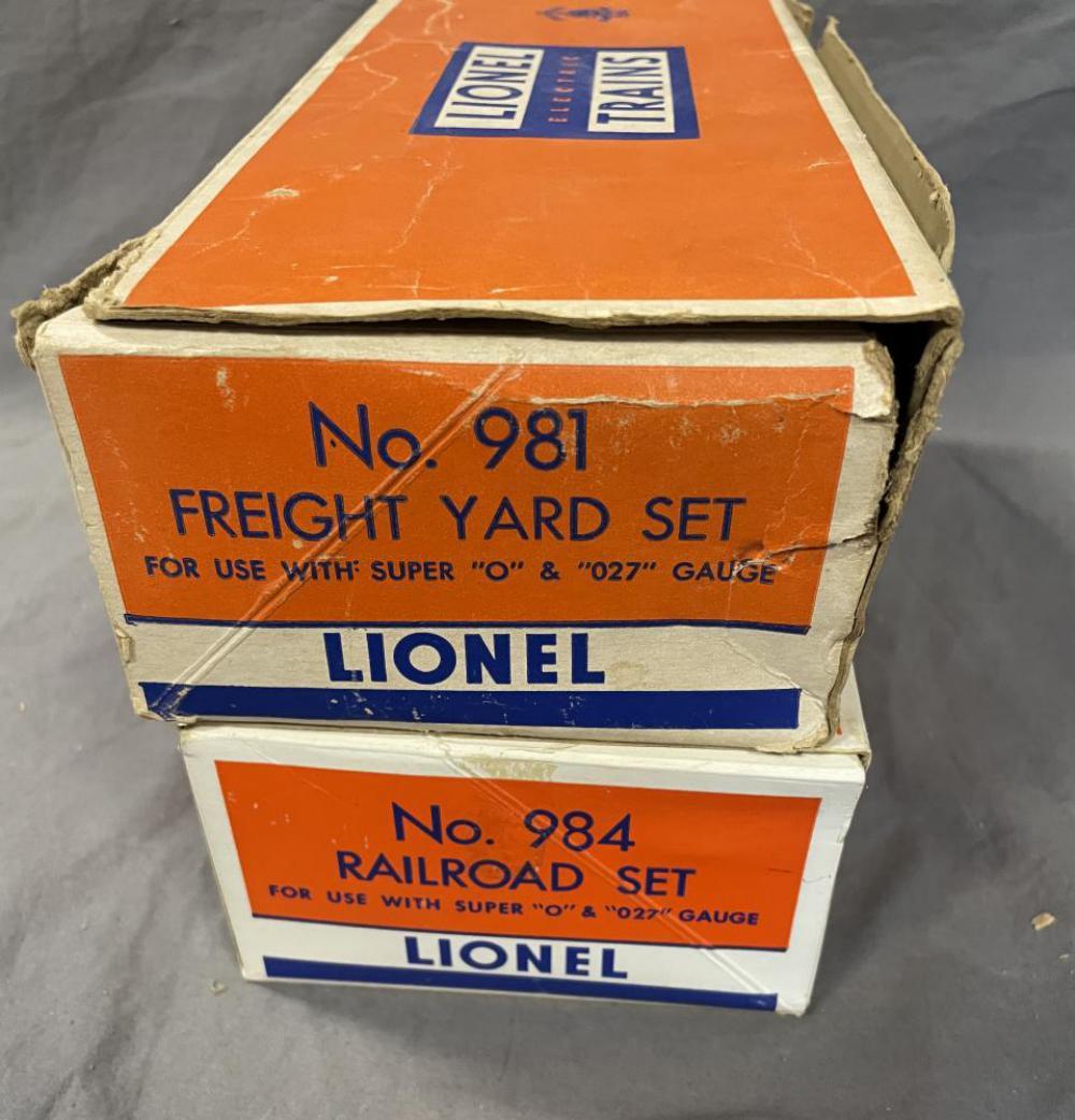 Boxed Lionel Plasticville 981 & 984