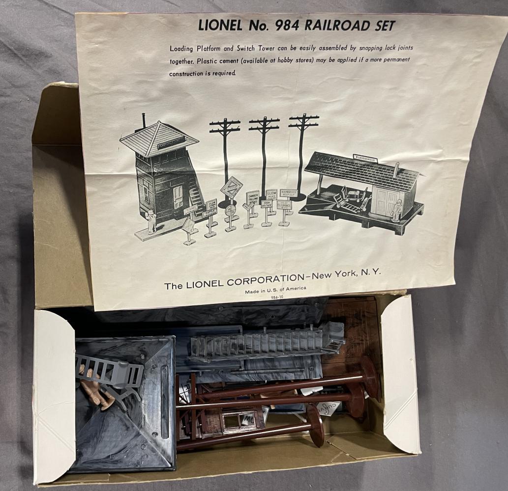 Boxed Lionel Plasticville 981 & 984